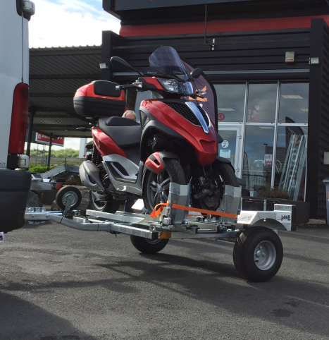 Roue pour scooter ou roue de remorque.